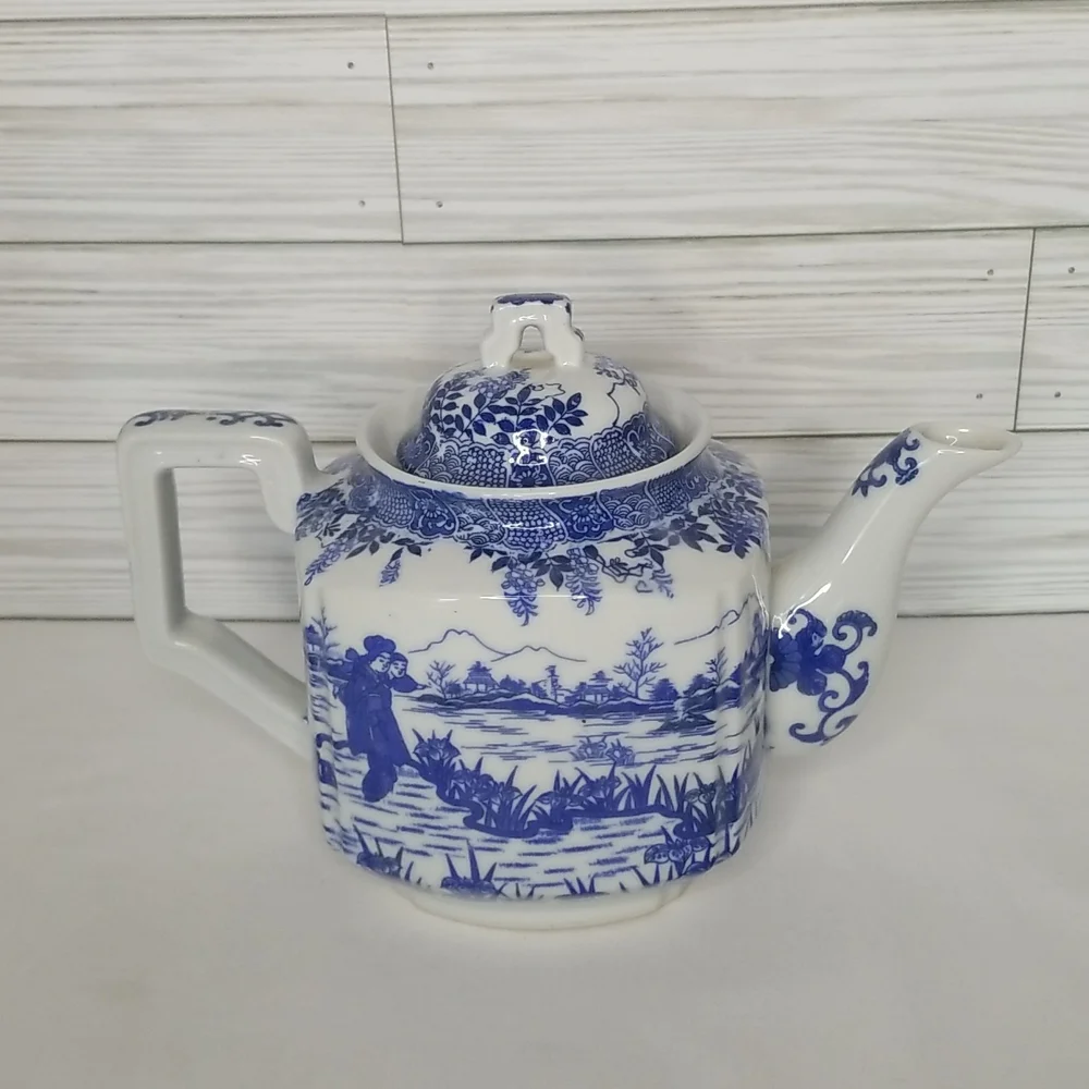 Vintage! Made in Japan Blue & White Tea Pot w/Fisherman Design - Picture 1 of 7